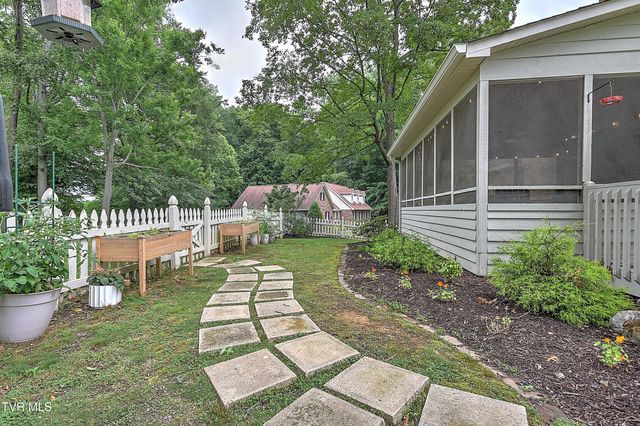 1239 Olde Oaks Drive, Gray, TN 37615