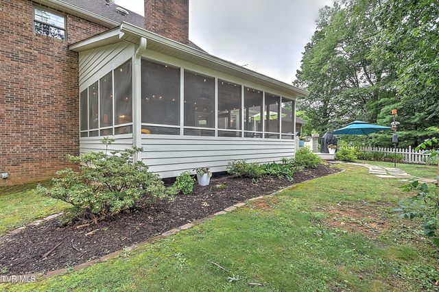 1239 Olde Oaks Drive, Gray, TN 37615