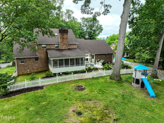 1239 Olde Oaks Drive, Gray, TN 37615