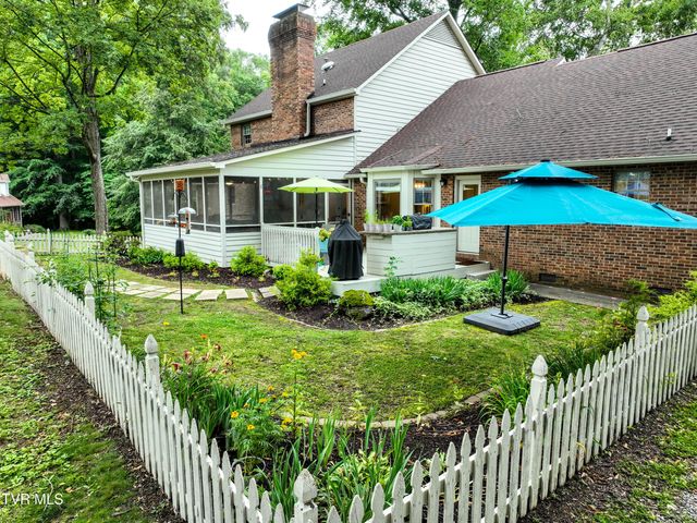 1239 Olde Oaks Drive, Gray, TN 37615