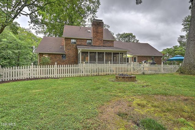 1239 Olde Oaks Drive, Gray, TN 37615