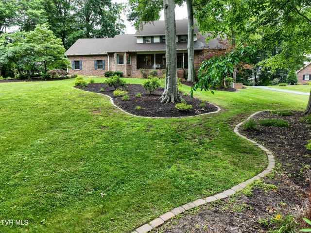 1239 Olde Oaks Drive, Gray, TN 37615