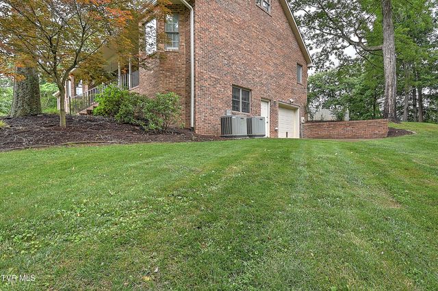 1239 Olde Oaks Drive, Gray, TN 37615