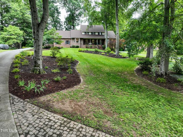 1239 Olde Oaks Drive, Gray, TN 37615