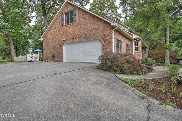 1239 Olde Oaks Drive, Gray, TN 37615