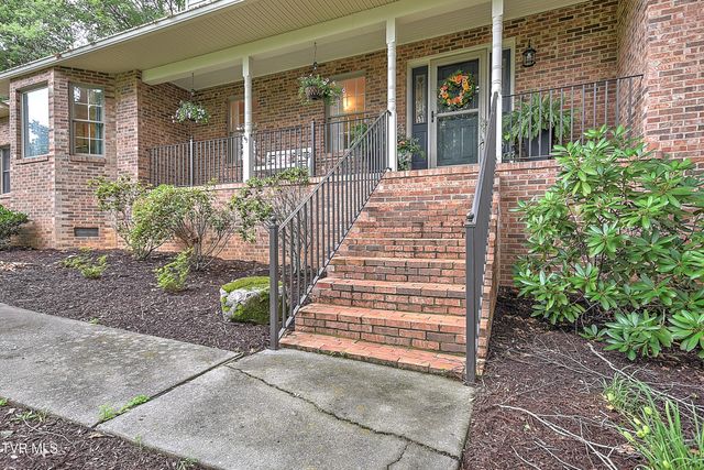 1239 Olde Oaks Drive, Gray, TN 37615