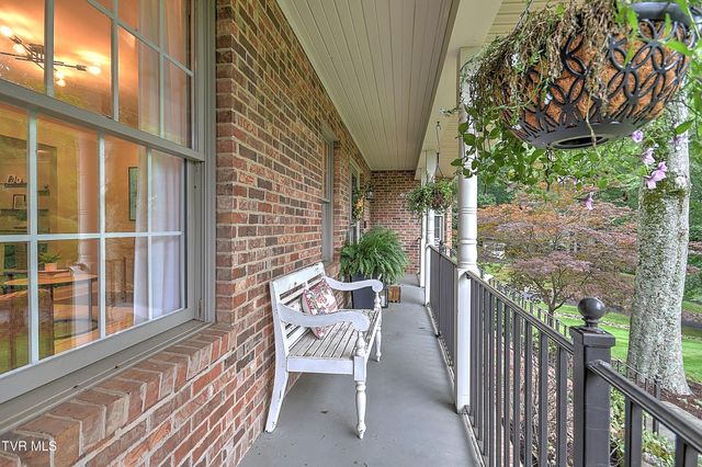 1239 Olde Oaks Drive, Gray, TN 37615