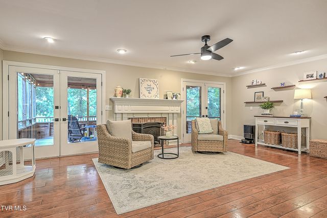 1239 Olde Oaks Drive, Gray, TN 37615