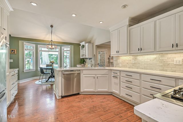 1239 Olde Oaks Drive, Gray, TN 37615