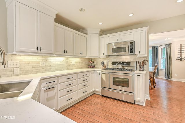 1239 Olde Oaks Drive, Gray, TN 37615