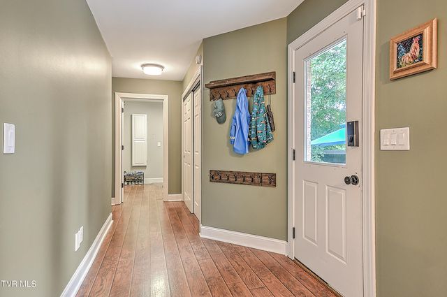 1239 Olde Oaks Drive, Gray, TN 37615