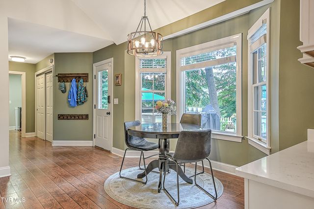 1239 Olde Oaks Drive, Gray, TN 37615