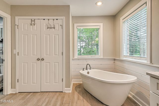 1239 Olde Oaks Drive, Gray, TN 37615