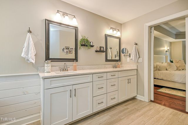 1239 Olde Oaks Drive, Gray, TN 37615