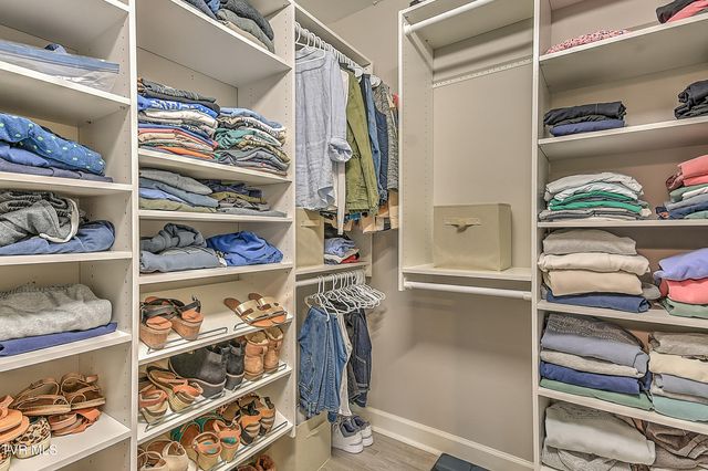 1239 Olde Oaks Drive, Gray, TN 37615