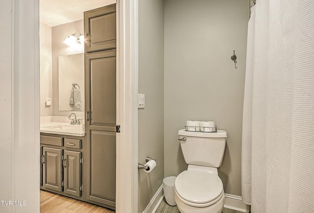 1239 Olde Oaks Drive, Gray, TN 37615