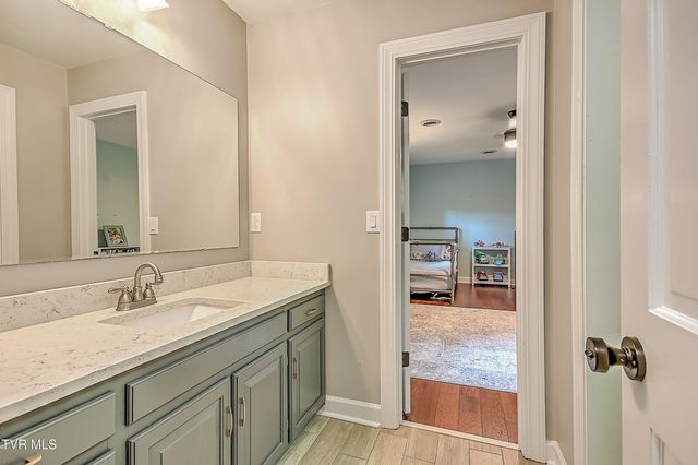 1239 Olde Oaks Drive, Gray, TN 37615