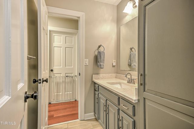 1239 Olde Oaks Drive, Gray, TN 37615