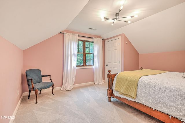 1239 Olde Oaks Drive, Gray, TN 37615