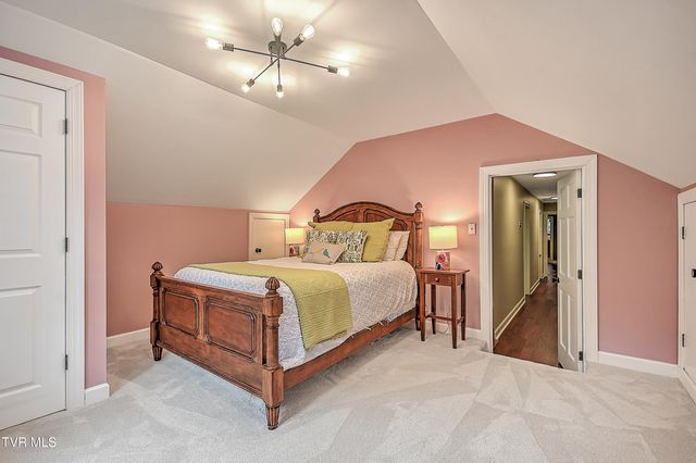 1239 Olde Oaks Drive, Gray, TN 37615