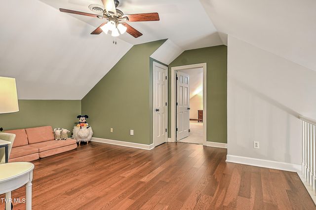 1239 Olde Oaks Drive, Gray, TN 37615