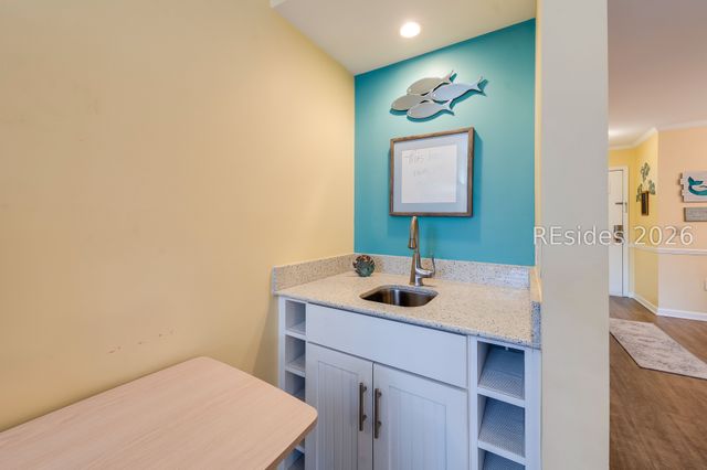 12 Valencia Rd Apt 20, Hilton Head Island, SC 29928