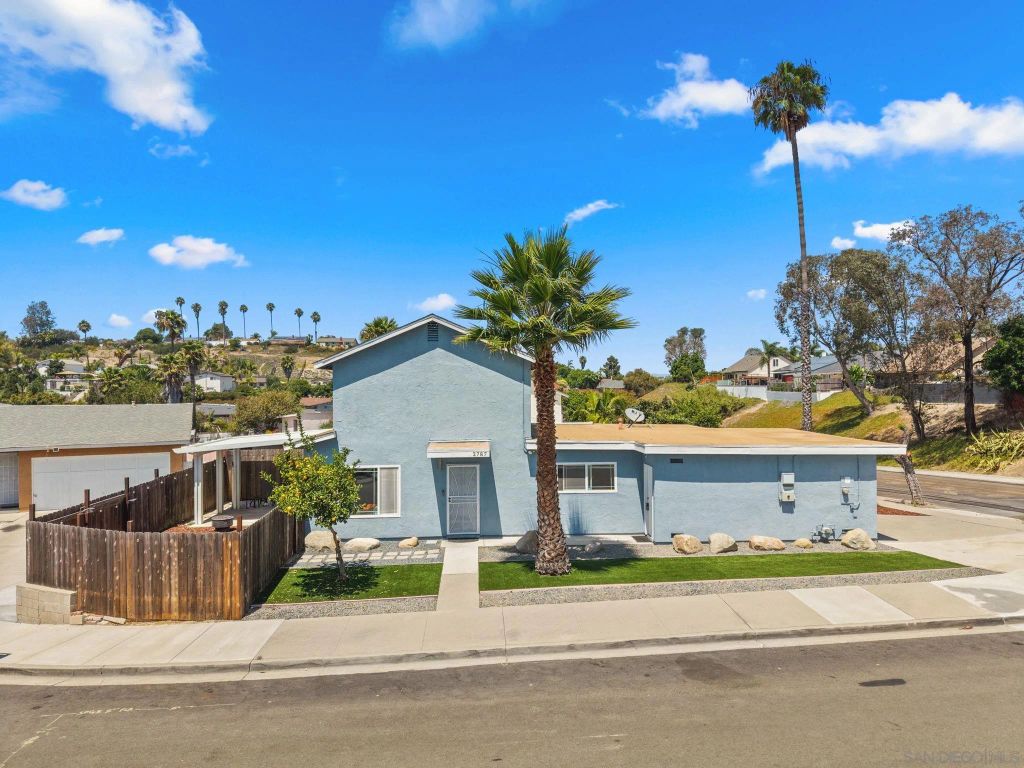 2787 Thunder Dr, Oceanside, CA 92056