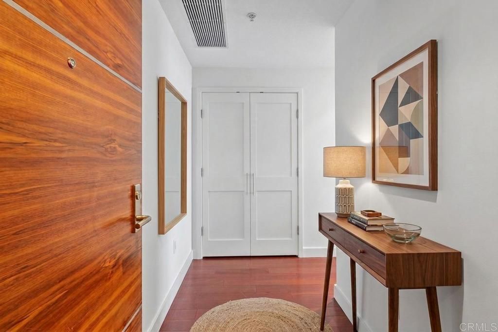 Image 10 of property listing at 700 W E Street 801, San Diego, CA 92101