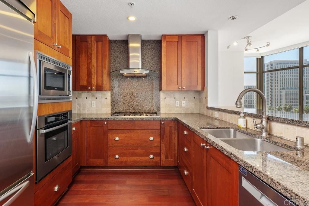 Image 12 of property listing at 700 W E Street 801, San Diego, CA 92101