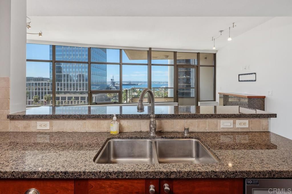 Image 13 of property listing at 700 W E Street 801, San Diego, CA 92101