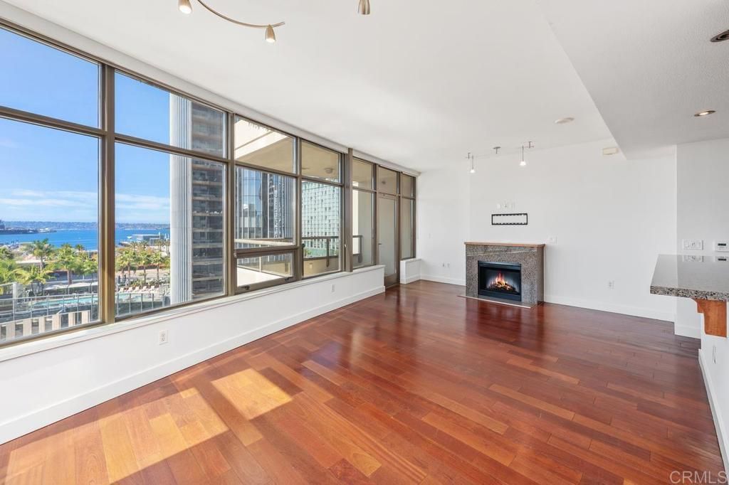 Image 17 of property listing at 700 W E Street 801, San Diego, CA 92101
