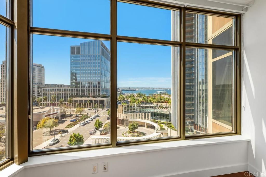 Image 25 of property listing at 700 W E Street 801, San Diego, CA 92101