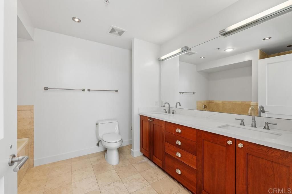 Image 30 of property listing at 700 W E Street 801, San Diego, CA 92101
