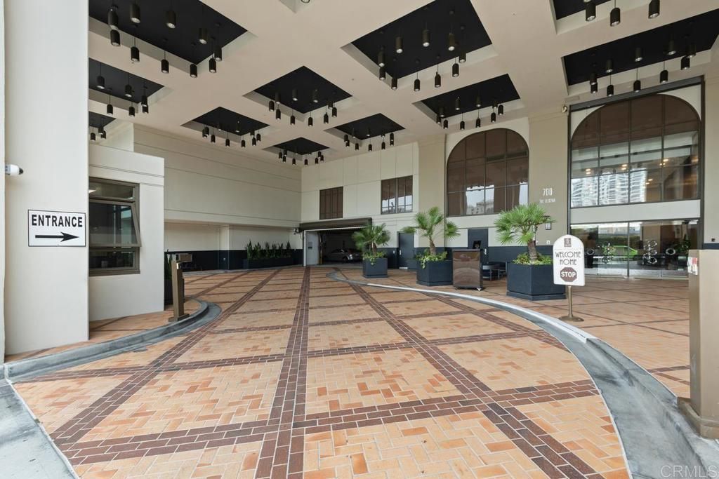 Image 36 of property listing at 700 W E Street 801, San Diego, CA 92101