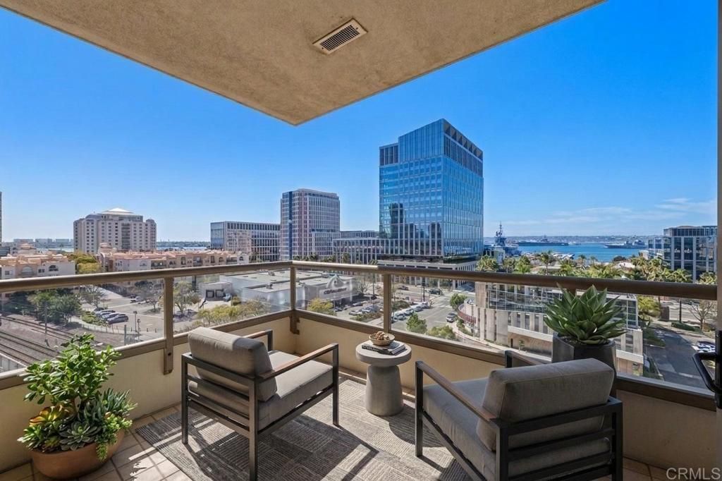Image 4 of property listing at 700 W E Street 801, San Diego, CA 92101