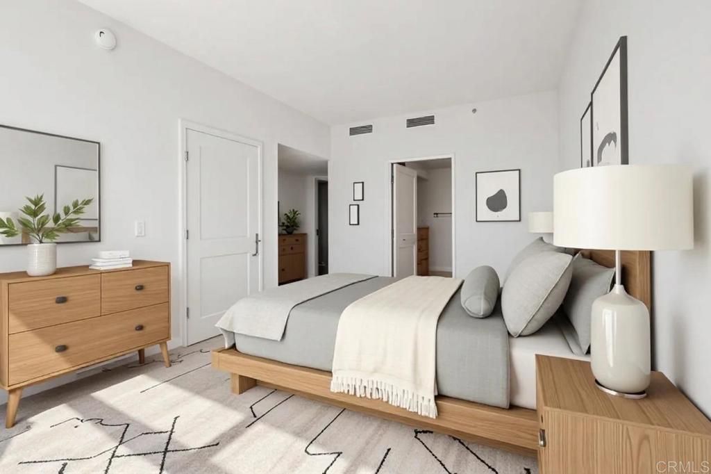 Image 5 of property listing at 700 W E Street 801, San Diego, CA 92101