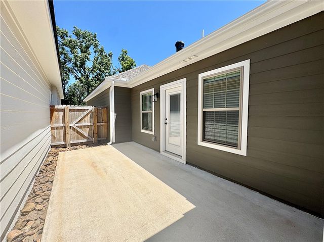 811 NE Heights Lane, Bentonville, AR 72712