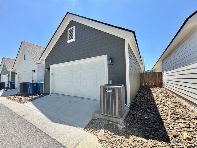 811 NE Heights Lane, Bentonville, AR 72712