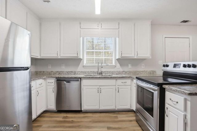 32 Bay Cove Drive, Stockbridge, GA 30281