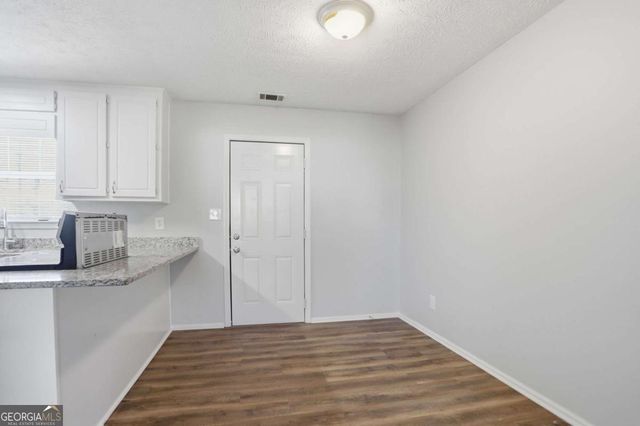 32 Bay Cove Drive, Stockbridge, GA 30281