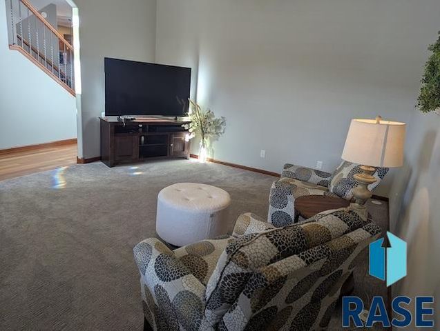 8128 S Grass Creek Dr Drive, Sioux Falls, SD 57108