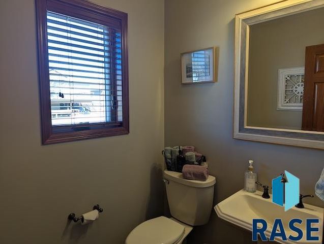 8128 S Grass Creek Dr Drive, Sioux Falls, SD 57108