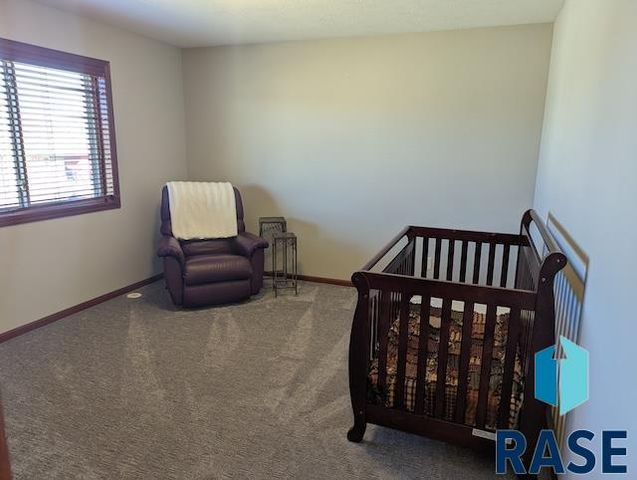 8128 S Grass Creek Dr Drive, Sioux Falls, SD 57108