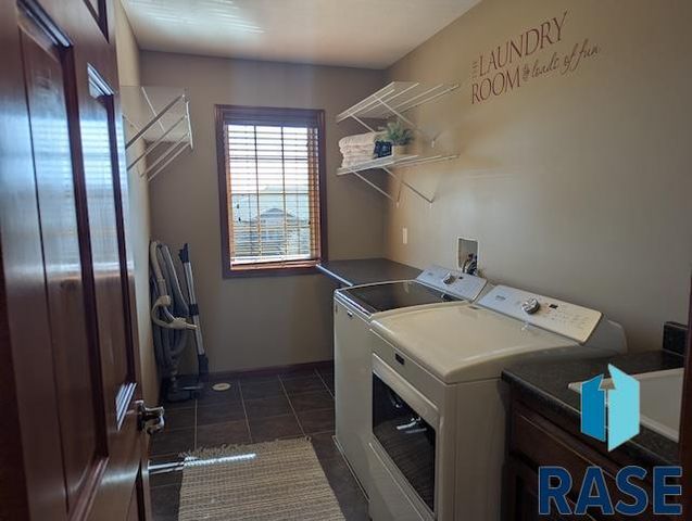 8128 S Grass Creek Dr Drive, Sioux Falls, SD 57108