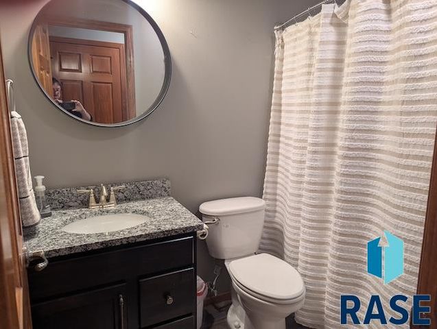 8128 S Grass Creek Dr Drive, Sioux Falls, SD 57108