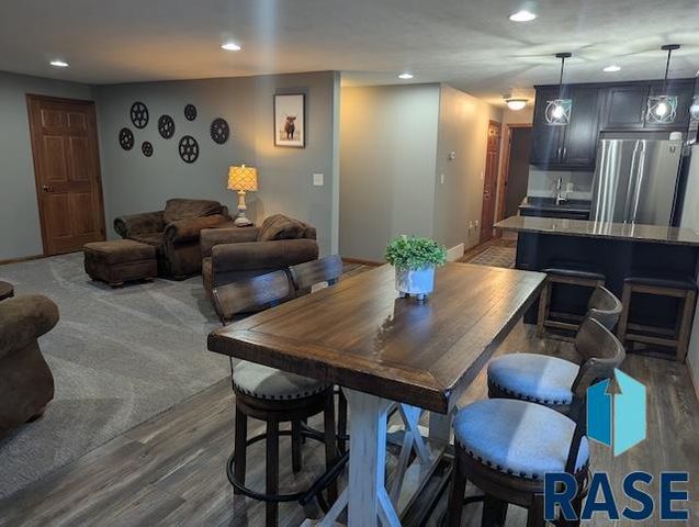 8128 S Grass Creek Dr Drive, Sioux Falls, SD 57108