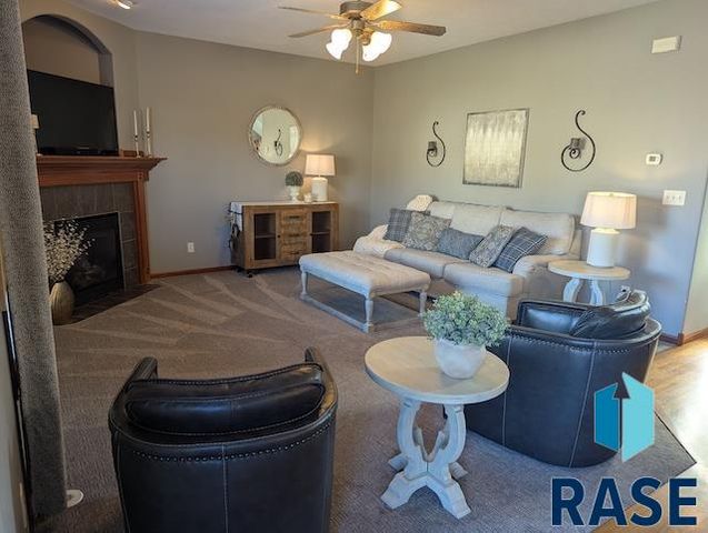 8128 S Grass Creek Dr Drive, Sioux Falls, SD 57108