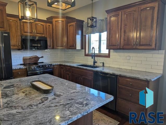 8128 S Grass Creek Dr Drive, Sioux Falls, SD 57108