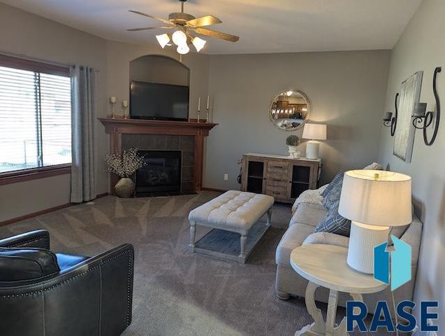 8128 S Grass Creek Dr Drive, Sioux Falls, SD 57108