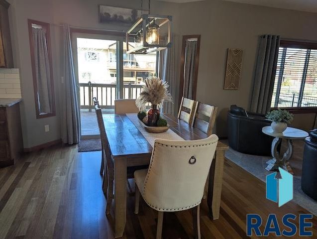 8128 S Grass Creek Dr Drive, Sioux Falls, SD 57108